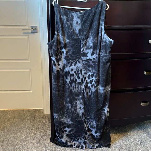 MichelStudio dress, size 20w; patterned greys/black, unique pleating on front - Picture 3 of 3